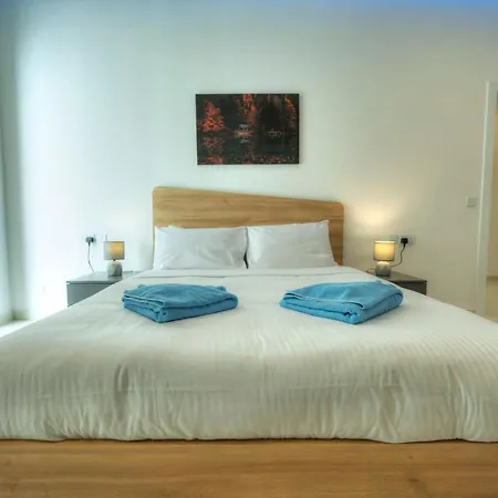 Spacious & Beautifully Furnished 3 Bedroom Acam1-1 Apartament *