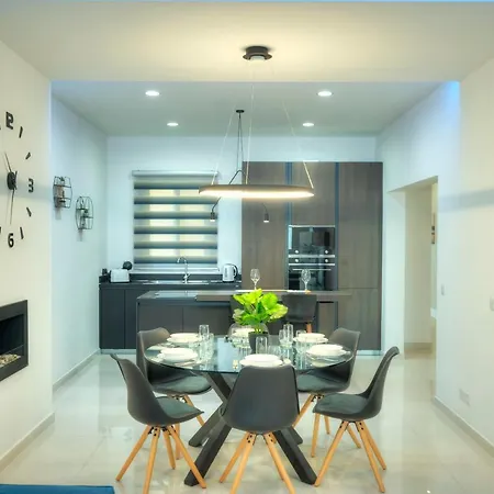 Apartament Spacious & Beautifully Furnished 3 Bedroom Acam1-1
