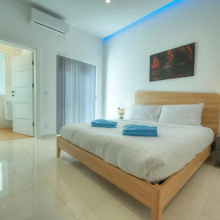 شقة Spacious & Beautifully Furnished 3 Bedroom Acam1-1 سليمة