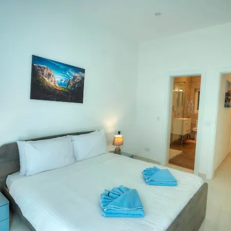 شقة Spacious & Beautifully Furnished 3 Bedroom Acam1-1