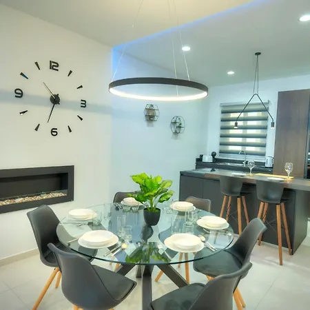 Spacious & Beautifully Furnished 3 Bedroom Acam1-1
