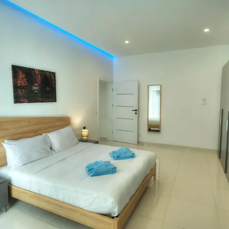 Spacious & Beautifully Furnished 3 Bedroom Acam1-1 * 슬리에마