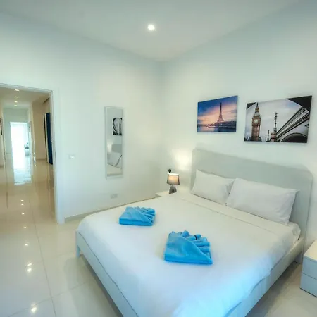 Spacious & Beautifully Furnished 3 Bedroom Acam1-1